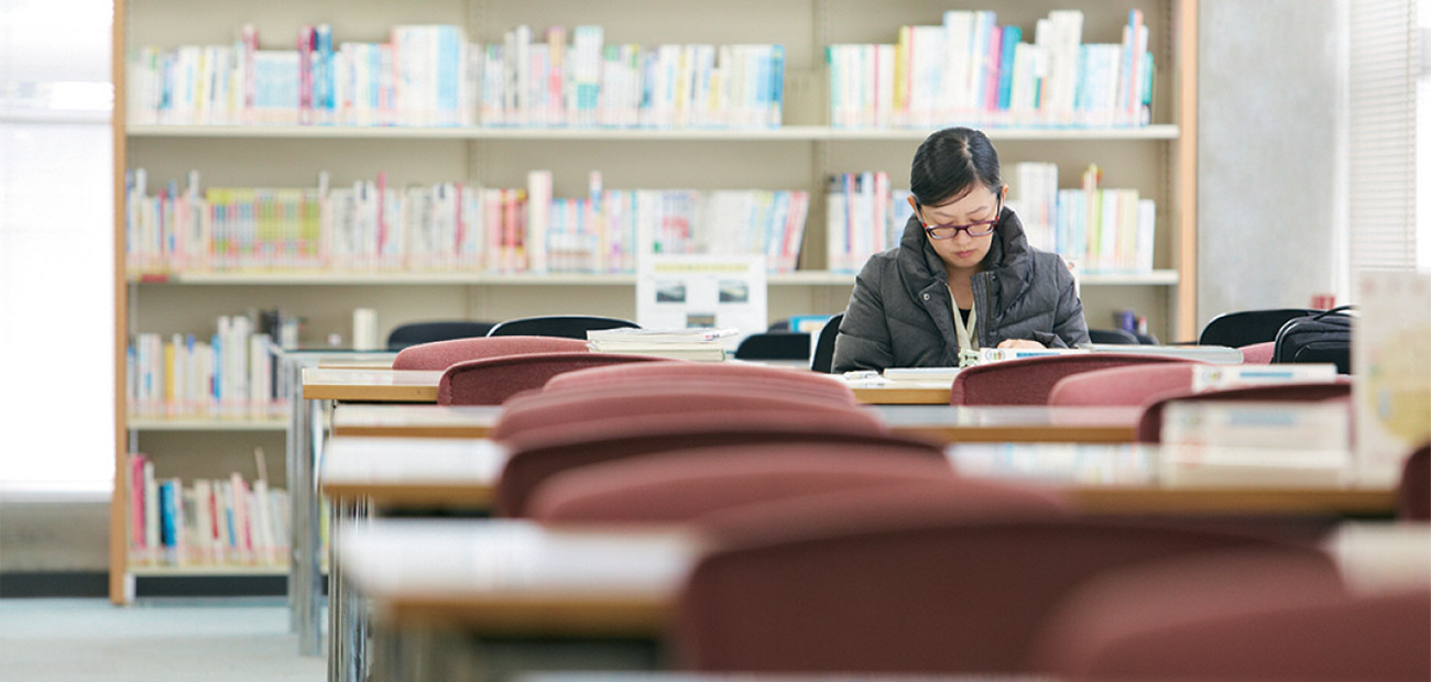 情報図書館 神戸芸術工科大学