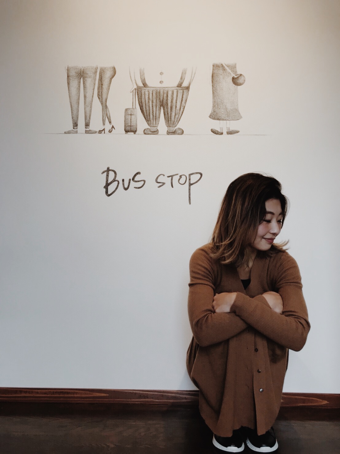 卒業生情報 加西市のカフェ Dining Bus Stop のロゴ イラスト制作に携わりました ビジュアルデザイン学科卒業アーティストmarinaさん 神戸芸術工科大学