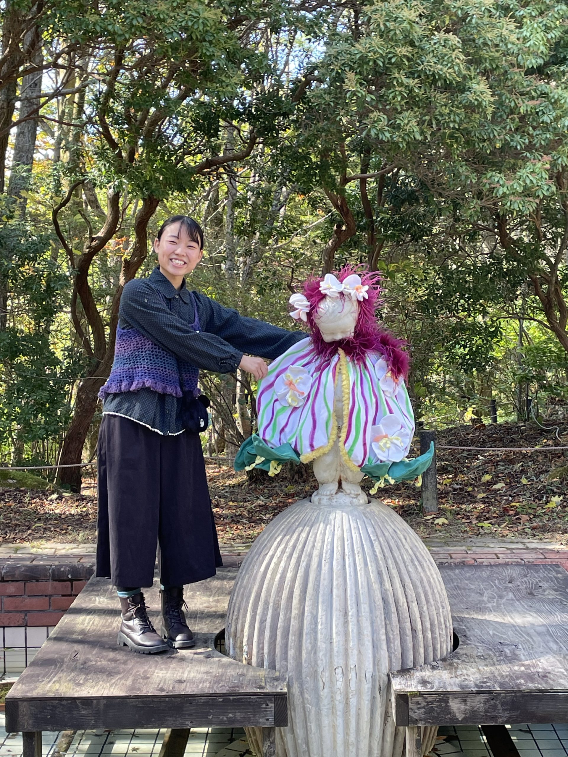 六甲高山植物園「小便小僧マント着せ行事」にファッションデザイン学科