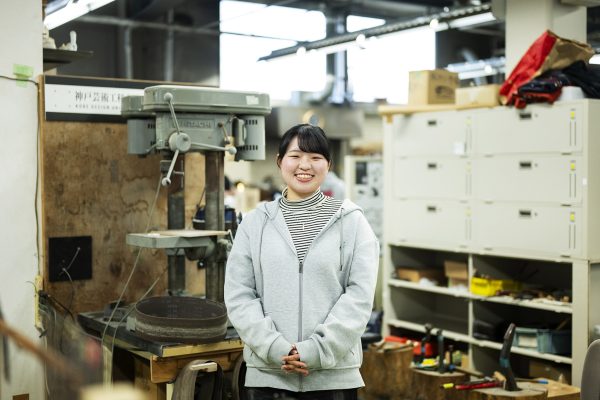 工房で、朝から晩まで熱中した自主制作。そこで培った思考力が、私の武器になりました。